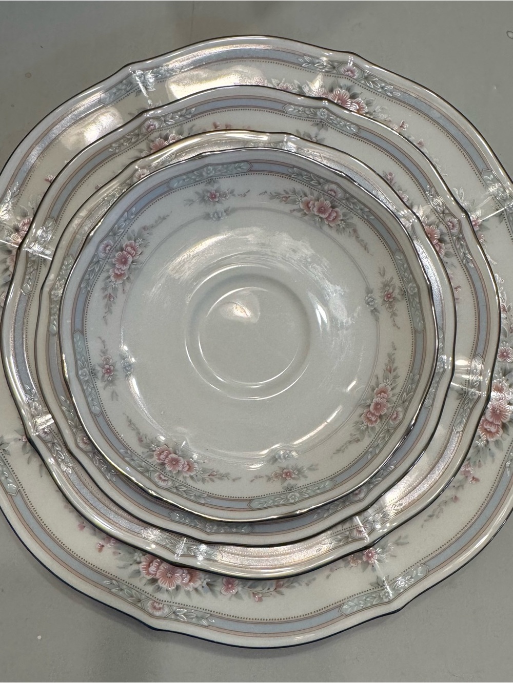 Noritake Pink Rose and Patinum Trim Porcelain Dinnerware Set